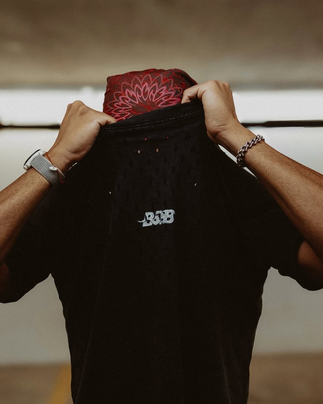 Run.brb launches a collab tee with Metro.Zoomin.Runclub